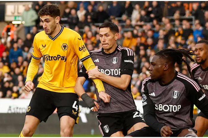 Calvin Bassey and Alex Iwobi watch Wolves score the opener.