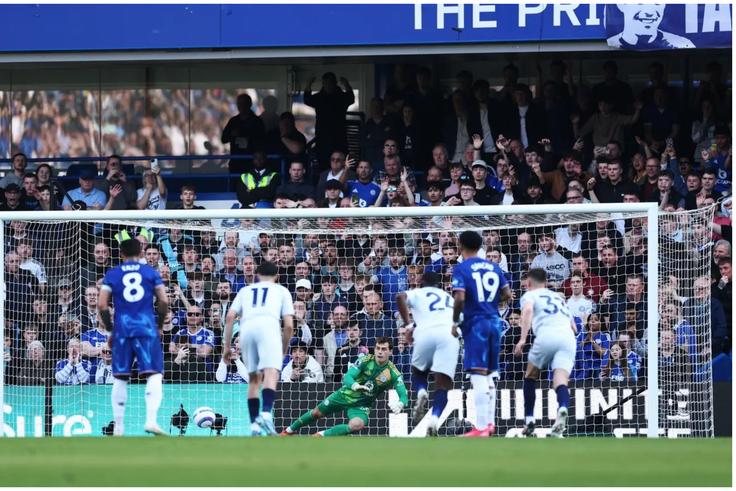 Phenomenal penalty save by Hermansen to deny Cole Palmer at Stamford Bridge.
