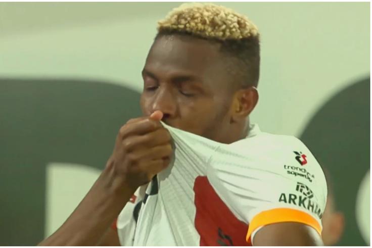 Victor Osimhen celebrates his winner for Galatasray.