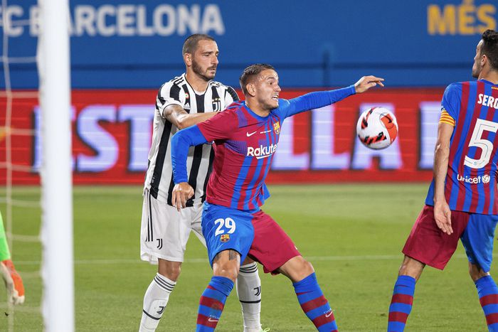 Rey Manaj playing for Barcelona | Imago