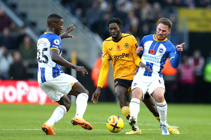 Moises Caicedo and Alexis Mac Allister in action for Brighton