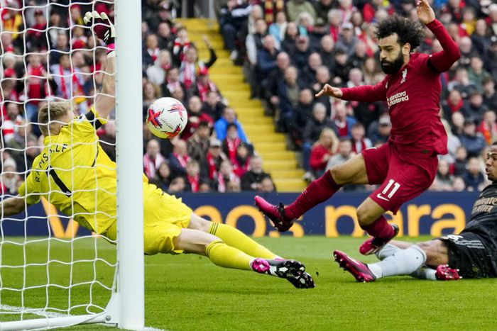Liverpool's Mohamed Salah misses crucial penalty against Arsenal