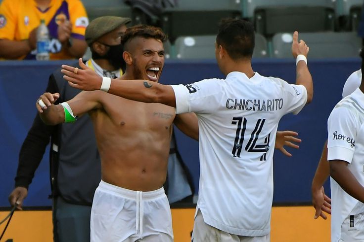Chicharito goal lifts Galaxy over LAFC in 'El Trafico' derby