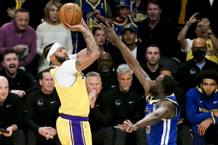 Los Angeles Lakers take Game 4 against the Golden State Warriors
