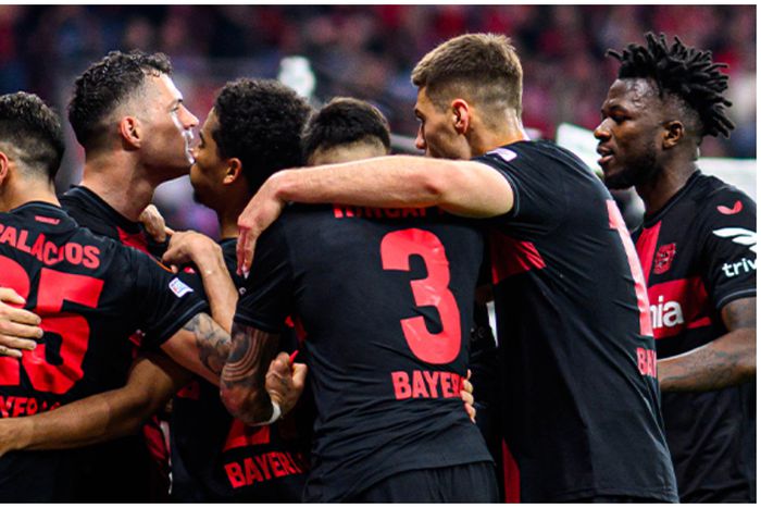 The history-making Bayer Leverkusen team.
