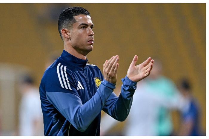 Ronaldo mocks rival fans with conductor gesture