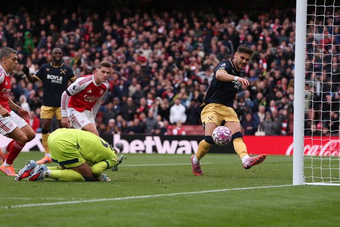 West Ham vs Arsenal in Premier League action