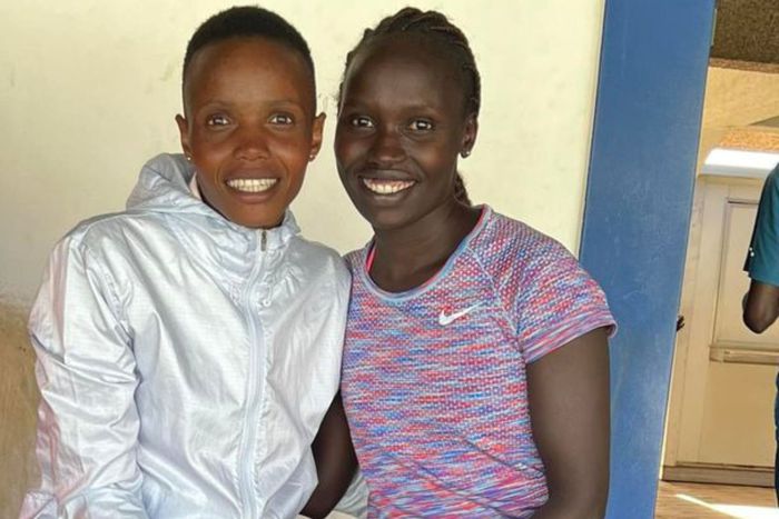 Beatrice Chebet (L) and Vivian Cheruiyot (R)
