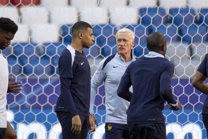 Mbappe Lottin Kylian MBAPPE Forward (FRA) et Deschamps Didier Head coach || Image credit: Imago