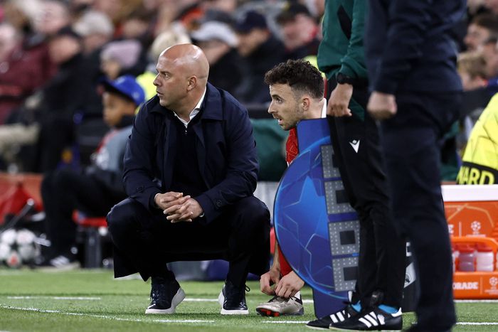 Liverpool coach Arne Slot and Diogo Jota