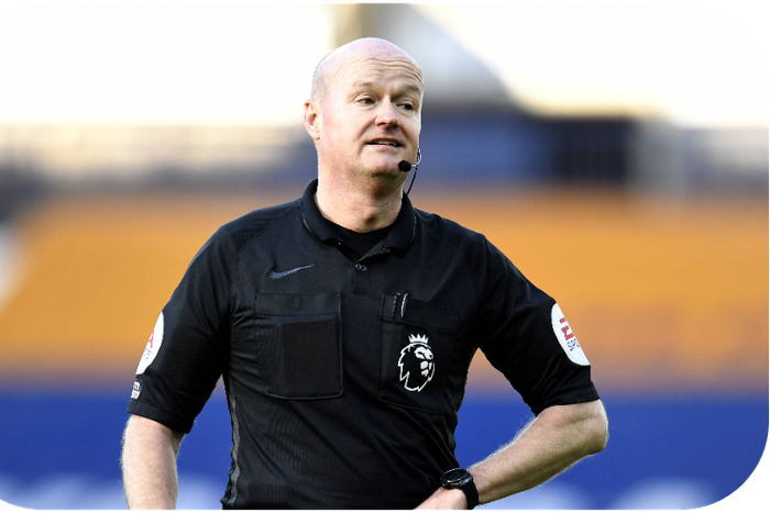 Premier League referee Lee Mason returns || Imago