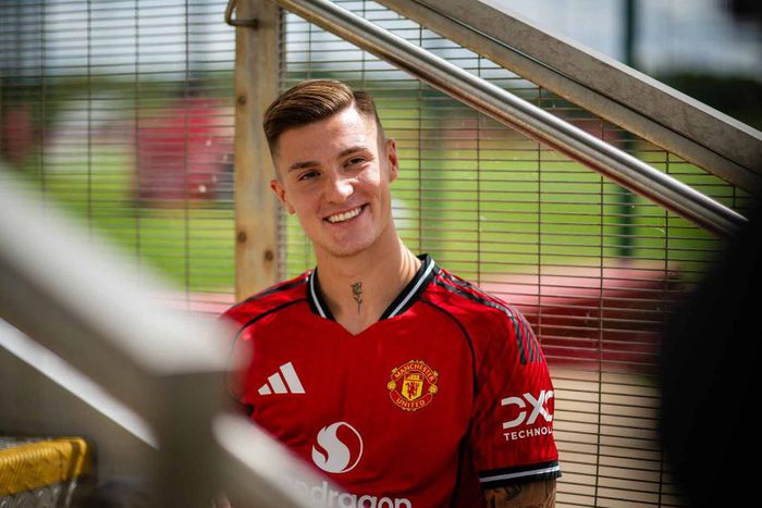 Benjamin Sesko has signed for Manchester United | Credit: Instagram/@manchesterunited