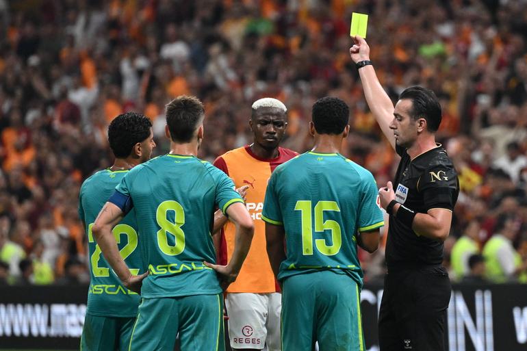 Osimhen cautioned after altercation with Villarreal player || imago