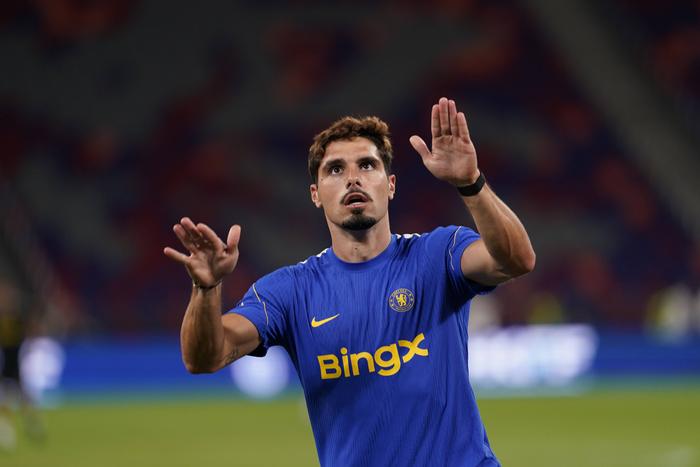 Chelsea legend slams asking price for Pedro Neto