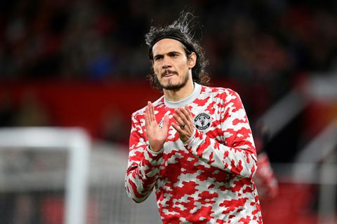 Cavani wants to stay at Man Utd, says Rangnick