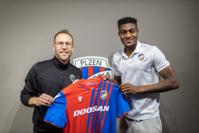 Rafiu Dosunmu signs for Viktoria Plzen