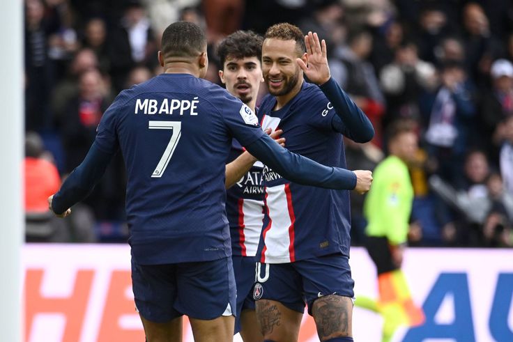 Transfer Gossip: Neymar and Mbappe set to leave PSG, Manchester United eye Dybala