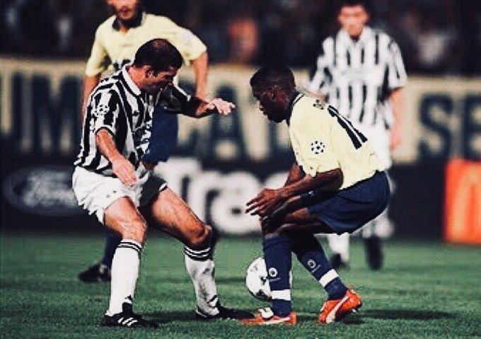 Jay-Jay Okocha in action during his playing days || Imago