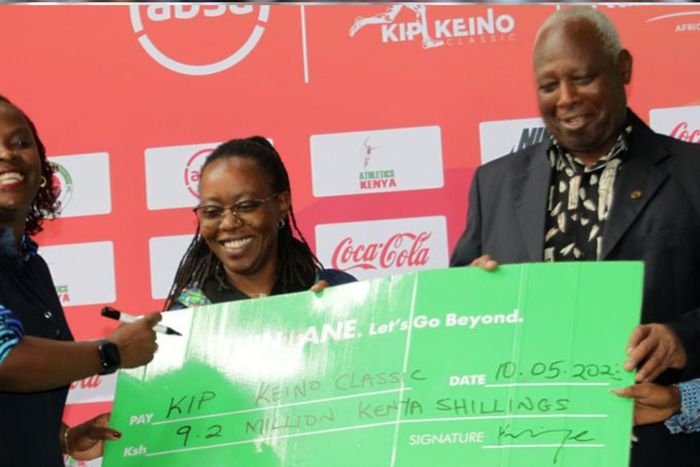 AK president Jack Tuwei receives cheque from Safaricom.