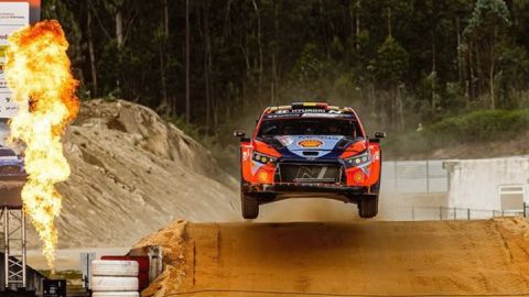 Thierry Neuville shines under Figueira da Foz lights at opening stage of Rally de Portugal