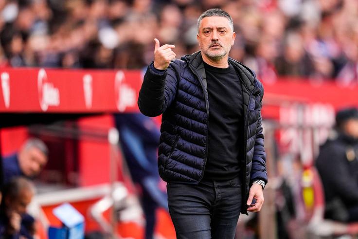 Ex-Barcelona Coach Garcia Pimienta Poised for Sensational Return to the Dugout