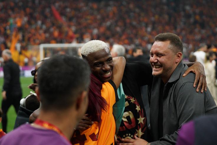 VIDEO: Victor Osimhen celebrated like a king with Seyi Vibez's song at Galatasaray trophy celebration