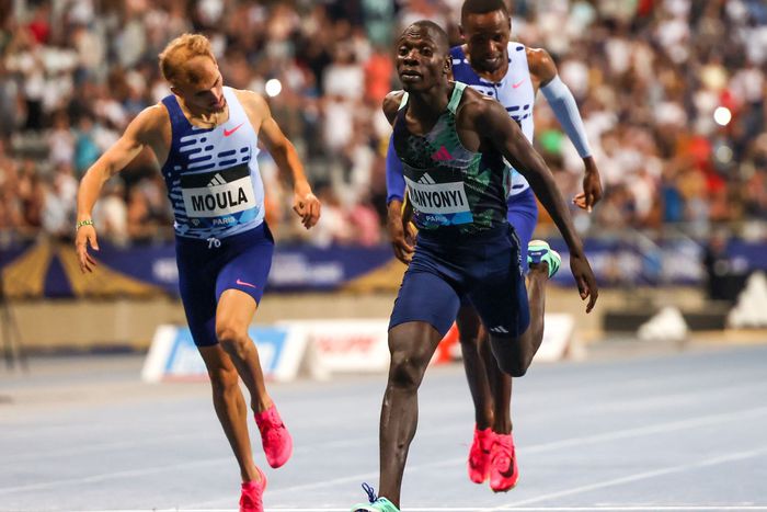 Emmanuel Wanyonyi wins the Paris Diamond League.