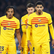 Jules Kounde FC Barcelona, Barca , Robert Lewandowski (FC Barcelona) and Ronald Araujo (FC Barcelona) look on, UEFA Champions League 2023/2024 - Round of 16 First Leg, SSC Napoli vs FC Barcelona || Image credit: Imago