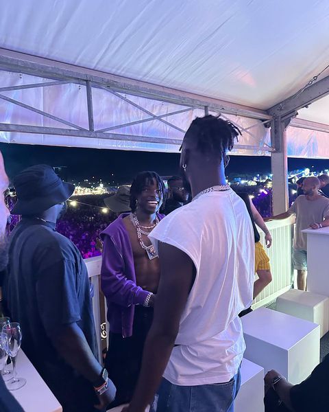 Rema is no stranger to meeting footballers. Here he is with Nigeria Arokodare in Belgium.