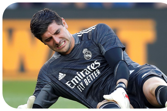 Thibaut Courtois suffers a Knee injury || Football Espana