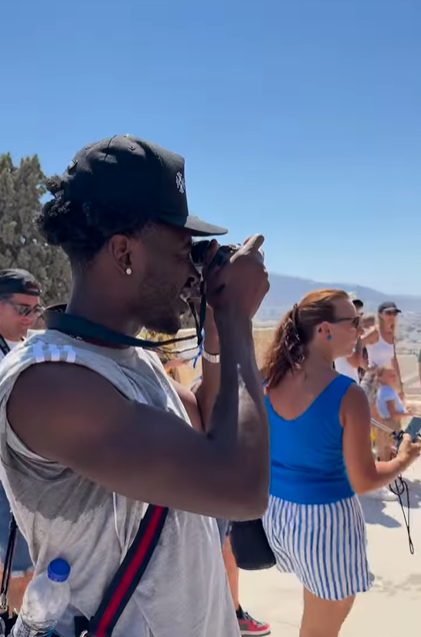 Aina taking pictures of the Greece environment | Instagram