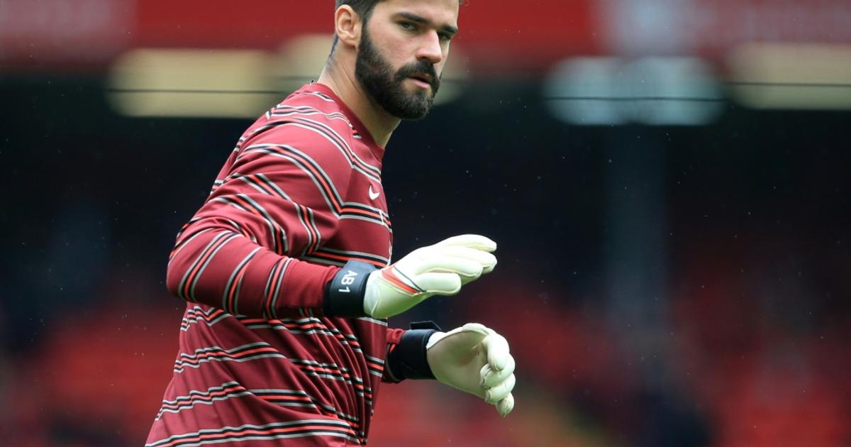 WATCH: Liverpool goalkeeper Alisson shows off his guitar-playing ...