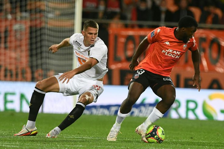 Lorient down champions Lille