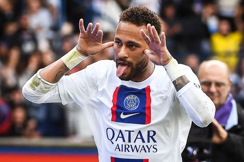 PSG superstar Neymar offered to European giants by his dad in