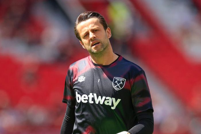 Premier League Club Re-Signs 40-Year-Old Player Four Months After Release