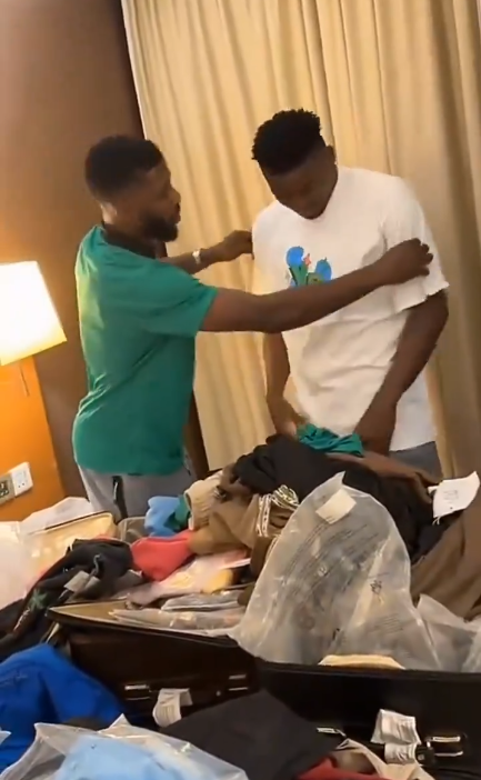 Ahead of the crucial AFCON 2025 qualifier against Nigeria and Libya, Kelechi Iheanacho starts a shirt-selling business in the Super Eagles camp.