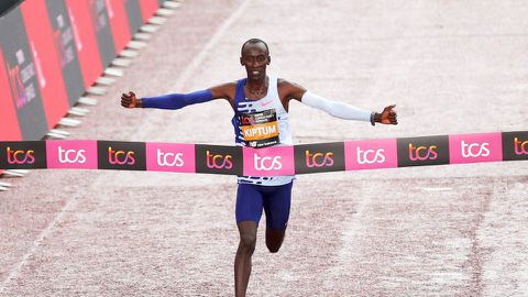 Kelvin Kiptum responds to questions of breaking sub two-hour marathon barrier in Rotterdam