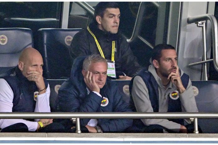 Fenerbahce's Jose Mourinho watches the game against Sivasspor.