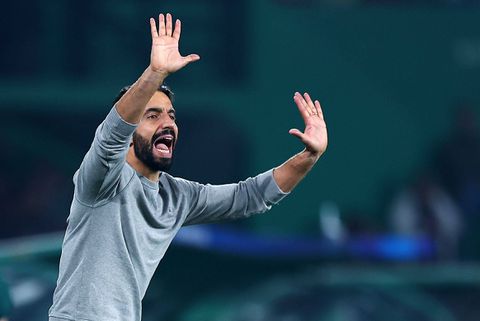 See what Manchester United fans want Ruben Amorim to do with Ruud van Nistelrooy after victory against Leicester City.