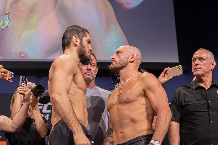 Adesanya tips Volkanovski to beat Makhachev