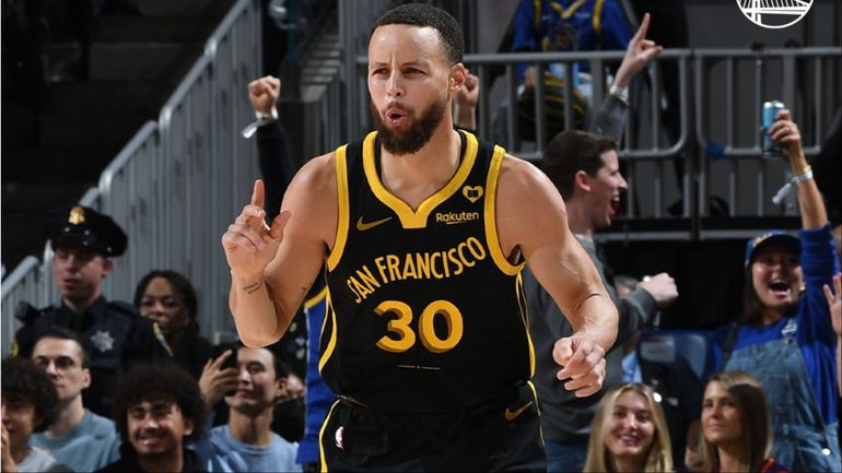 In a matchup of stars Golden State Warriors beat the Phoenix Suns thanks to a dagger by Steph Curry.