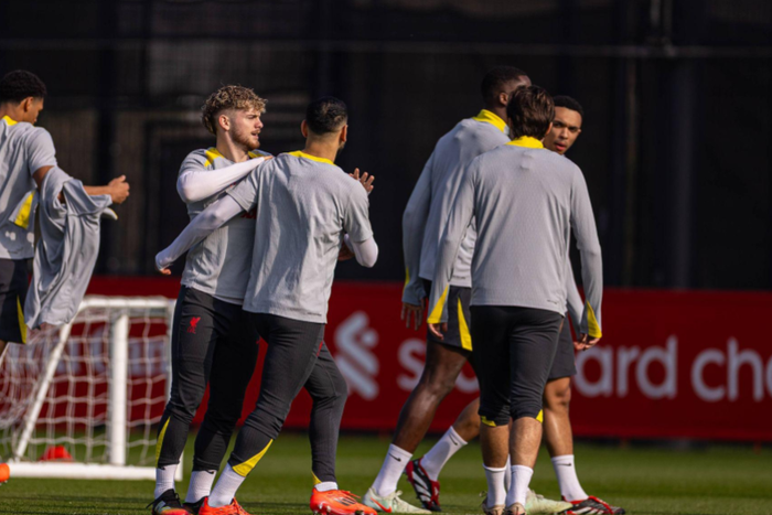 Liverpool s Harvey Elliott with Mohamed Salah as Trent Alexander-Arnold looks on during a training session ahead of the UEFA Champions League Round of 16 2nd Leg match between Liverpool FC and Paris Saint-Germain. (Photo by David Rawcliffe Propaganda)