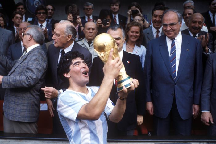 Diego Maradona lifting the World Cup | Imago
