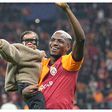 Osimhen thanking the fans || imago