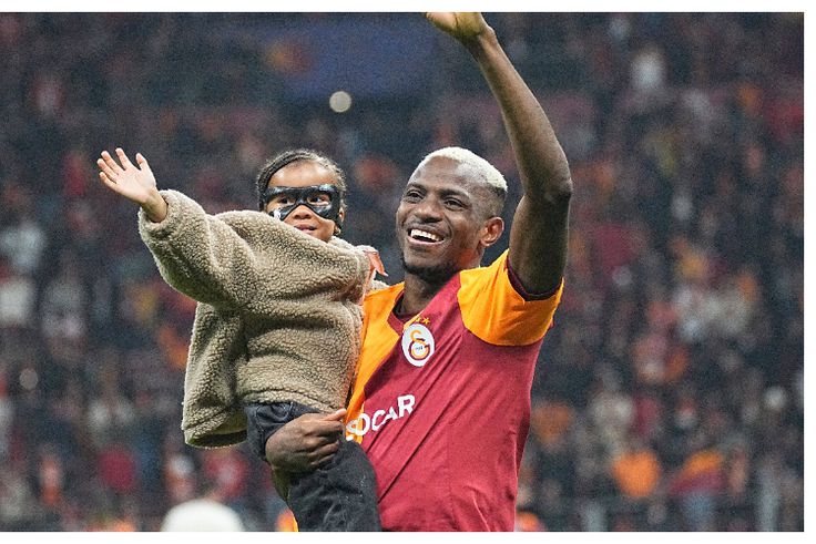 Osimhen thanking the fans || imago