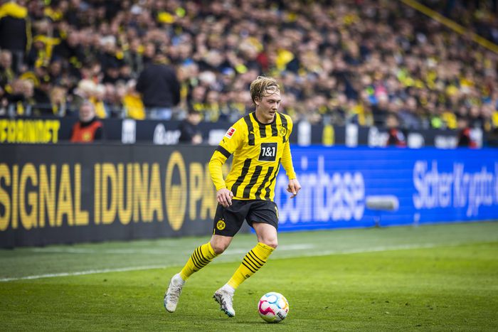 Julian Brandt signs new contract with Dortmund