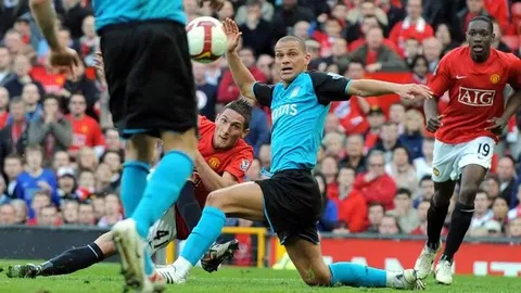 TBT : When little-known Federico Macheda netted Kobbie Maino-esque goal to win Manchester United 2009 Premier League