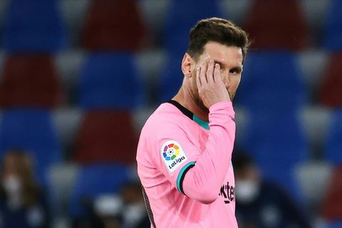 Barca title hopes hanging by a thread after Levante draw