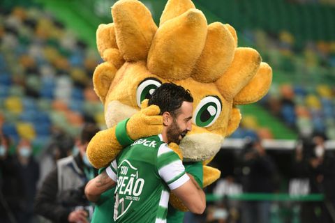 Sporting clinch first Portuguese title since 2002