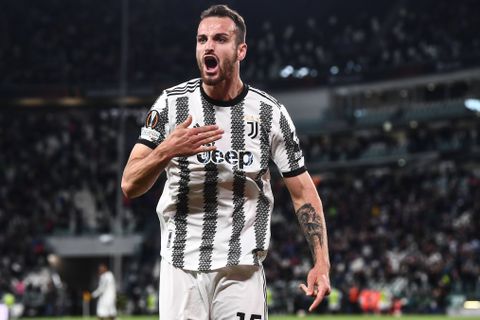 Juventus score late equaliser to keep Europa League dreams alive